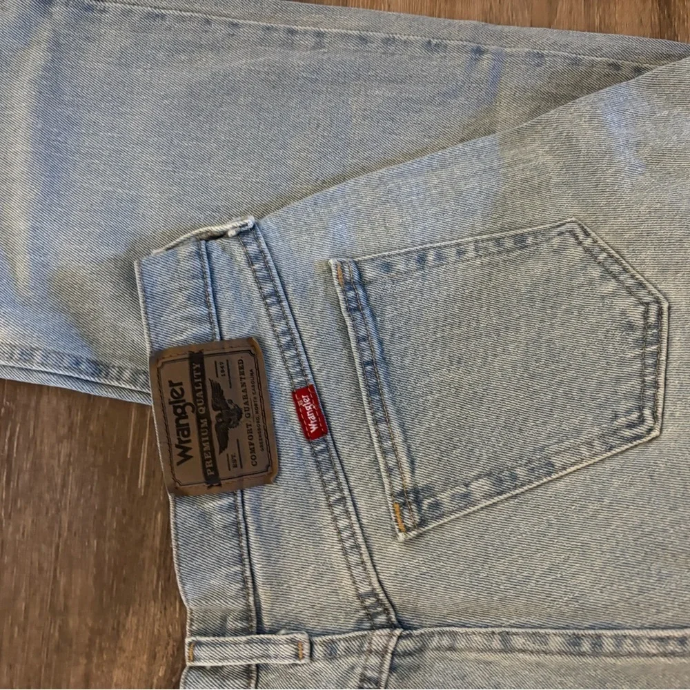 Men's Wrangler Light Blue Relaxed Fit Jeans Sz 31X30
